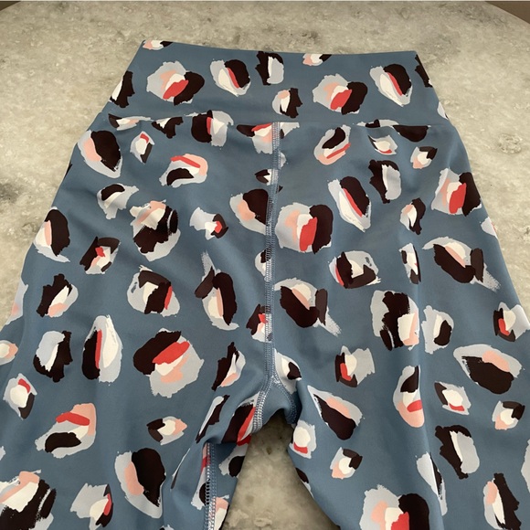 Beach Riot Cara Legging In Multi Spot - Picture 10 of 13